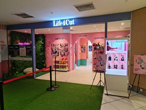 Life4Cuts Korean Self-Photo Booth,Suntec City 6